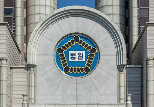 맨홀에서 산재 사고 당한 근로자…法 “사측, 치료비·위자료 배상” 판결