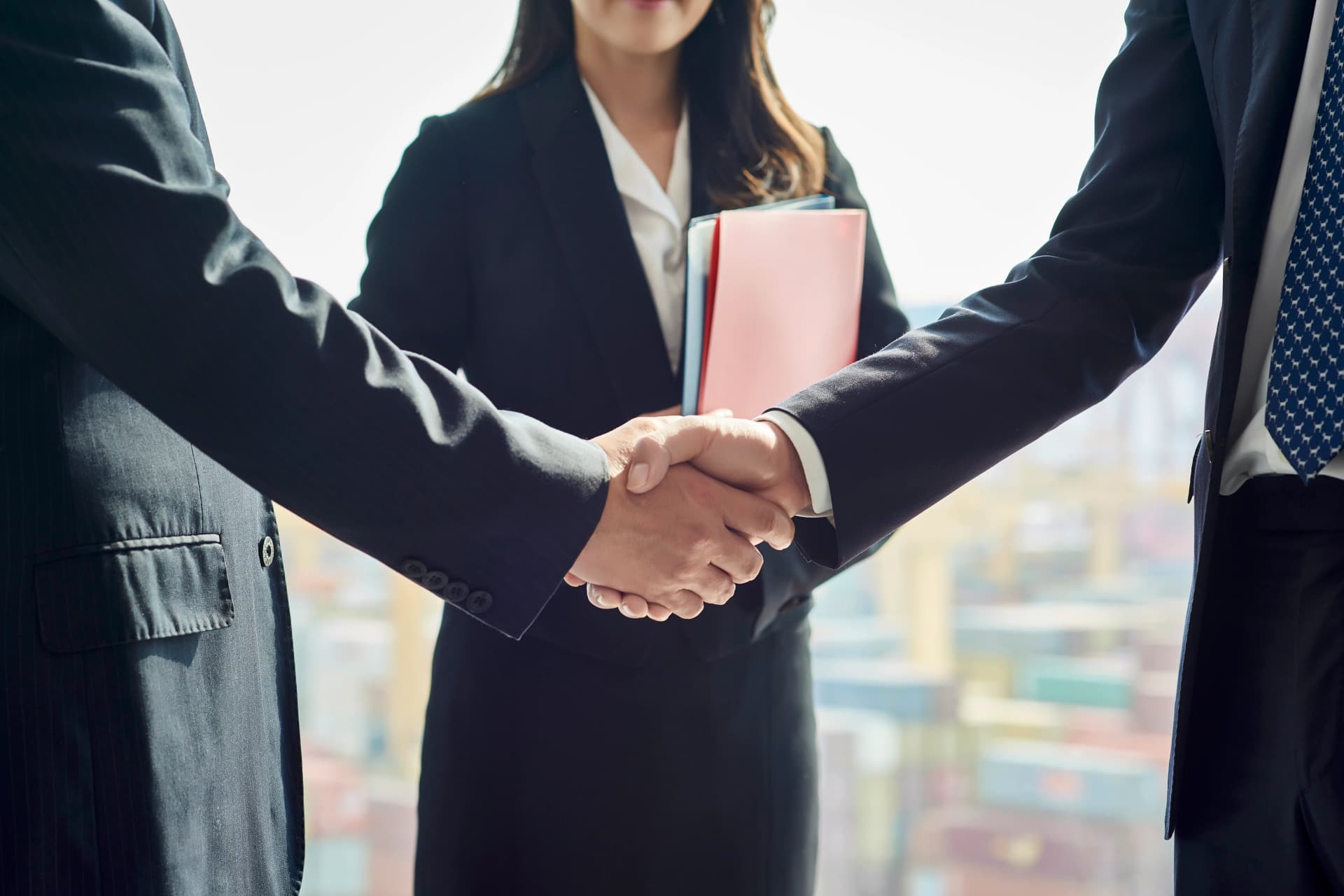 국제변호사의 국제계약 자문 필요성